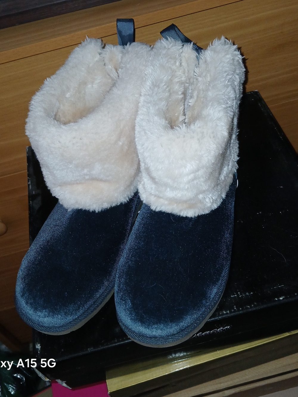 🥿 Women's Plush-Lined Velvet Ankle Boots in Navy and Cream